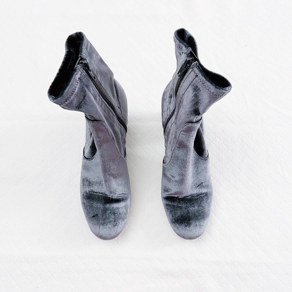 Ivanka Trump Faux Suede Zip Up Booties sz6 Grey - Picture 6 of 8